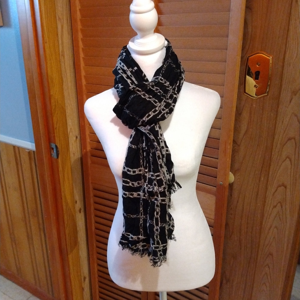 3/$10 🌟 Ladies Jones New York NY Black and White Scarf